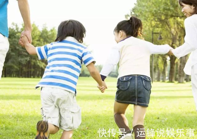 孩子|4岁女儿准备上学,却被小区的道闸“拦住”,网友:太可爱了