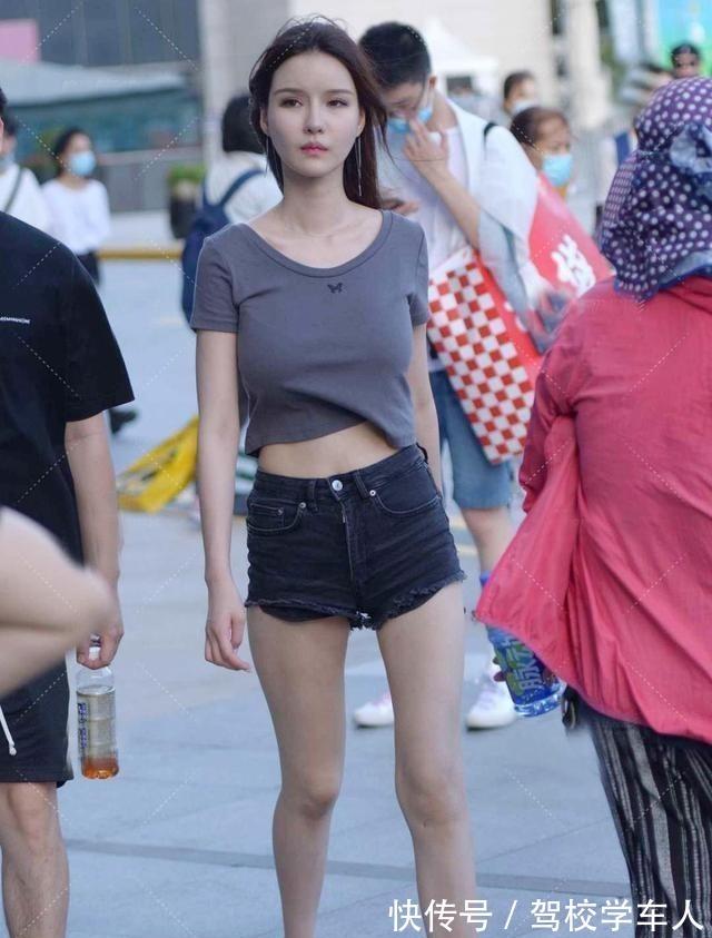 半盖 打底裤最体现女人的优雅气质，简单而时尚的美感，值得一试！