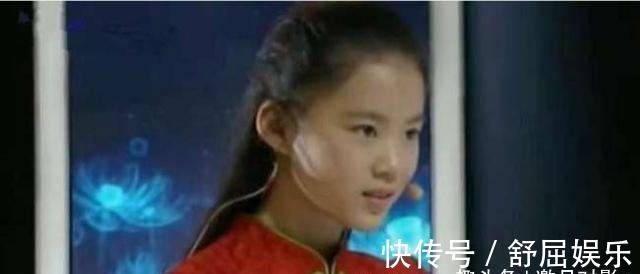 专家@女孩带“玉佩”鉴宝,称自己的朋友送的,专家还是告诉你爸妈吧