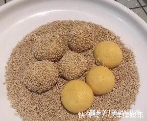 红薯别蒸着吃了，不放面粉，教你做麻球，软糯香甜，5块钱做3盘