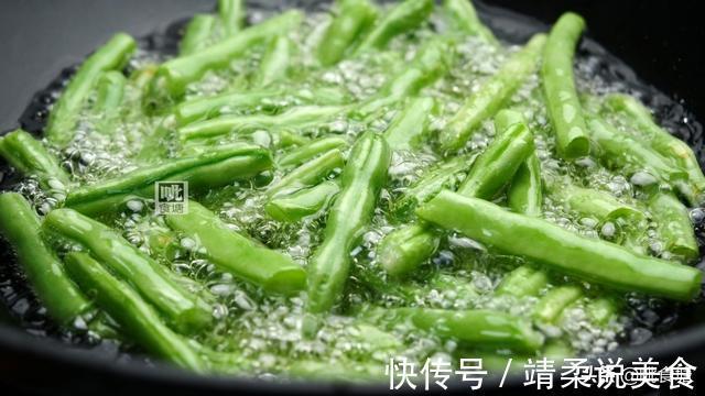 新手必学的干煸豆角,多加一样料比饭店的还好吃,香辣过瘾很下饭