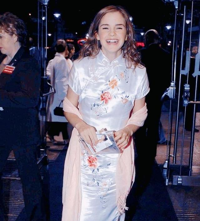 旗袍|不只东方人驾驭! 10位展现旗袍之美的好莱坞女神, 妮可S曲线美翻