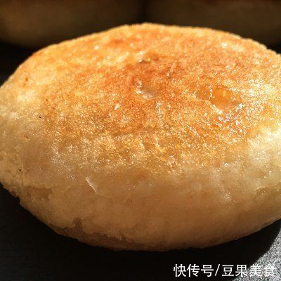 苹果糯米饼，制作简单，外层香脆，内里软糯甜蜜，超级好吃