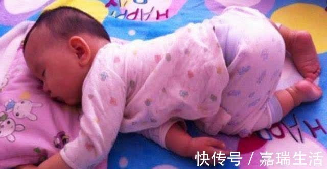 什么时候|宝宝什么时候可以“睡枕头”?有四个信号,家长要抓住