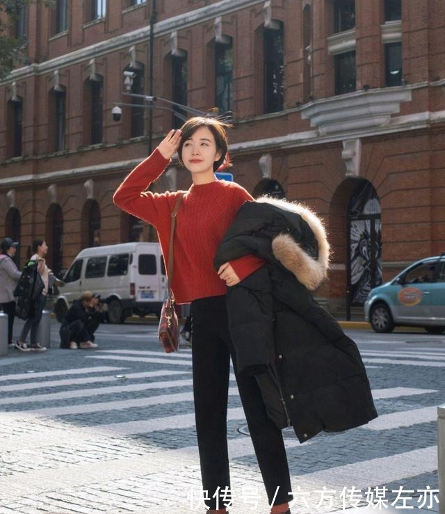 日常穿搭怎么穿才高级?没必要装嫩,简约的针织衫穿搭就很不错