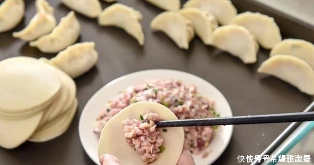 馅料|调饺子馅是放生油还是熟油,原来一直都做错了,难怪饺子不好吃!