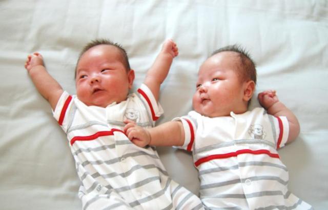 姓氏|“屎”姓爸爸给双胞胎取名,好听又有寓意,老师看了也忍不住夸赞