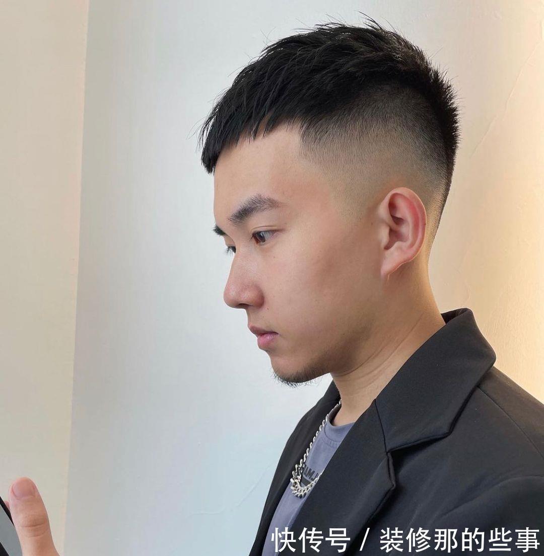 发型|男生不要只会剪“圆寸”发型,今夏留好这3种造型,帅气又显精神