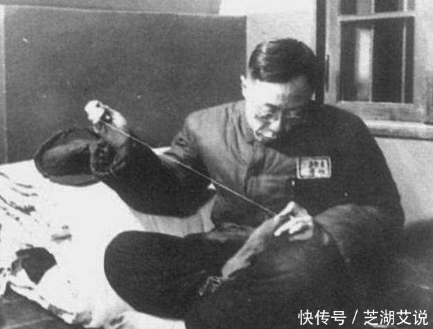 月工资|溥仪领到第一个月工资，立马上街买两样东西，不愧是当过皇帝的人