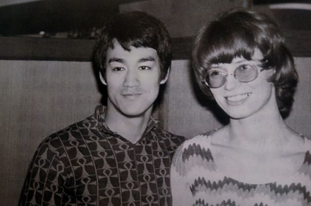 中国功夫|1973年李小龙突然去世后,他的妻子后来如何了呢?说了你可能不信