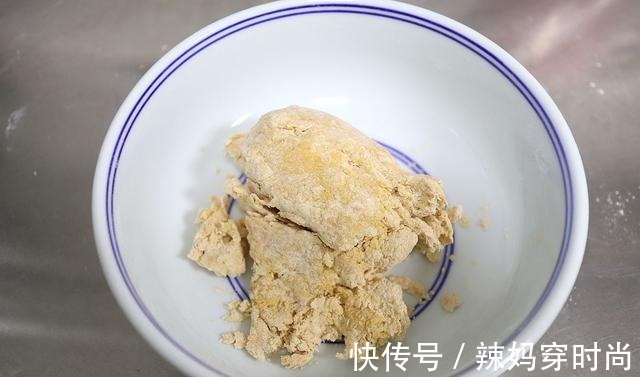 中午和老妈吃的猫耳朵,金灿灿又香又软特入味,没忍住吃了一大碗!