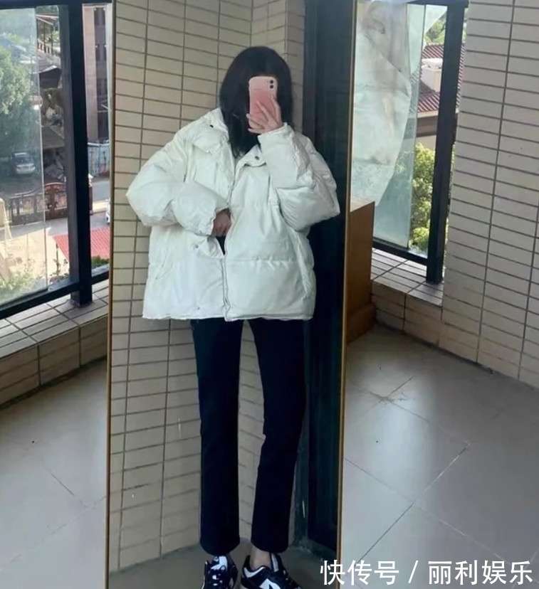 阔腿裤 为什么劝你穿羽绒服少配打底裤,看看今年流行的这4条裤子,多美
