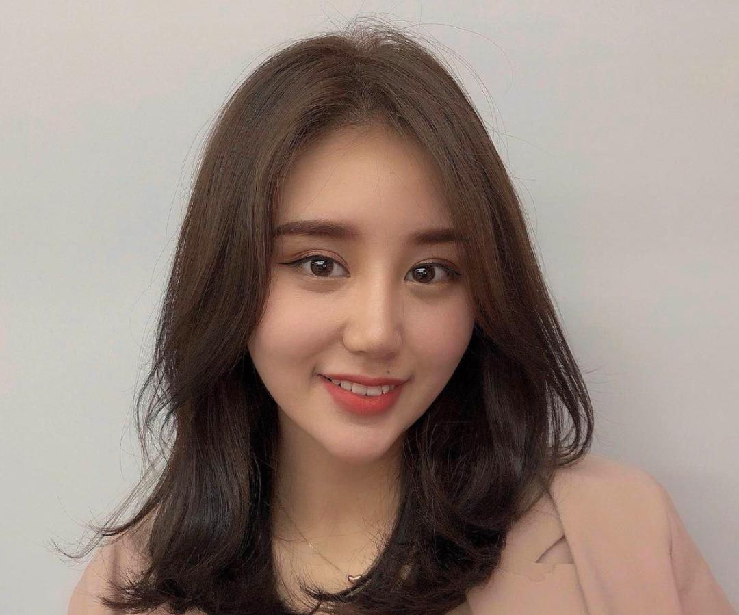 今年流行这4款“发型”，既显嫩又能显脸小，颜值再低也能拯救