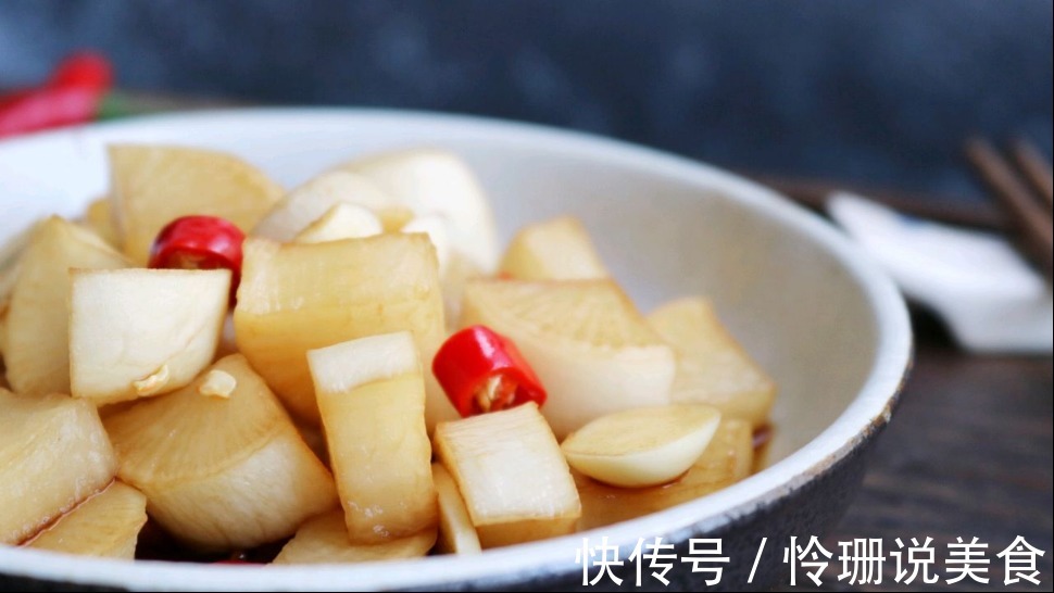 白萝卜新吃法,腌制成爽口小菜,酸辣开胃很好吃!