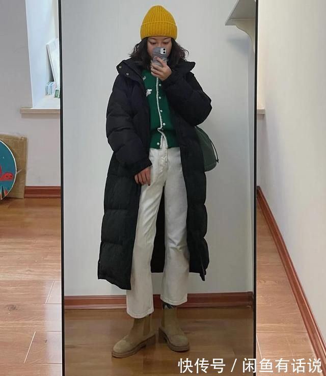 宽松裤|同件黑色羽绒服,配宽松裤和紧身裤有多大差距?看博主示范就知道