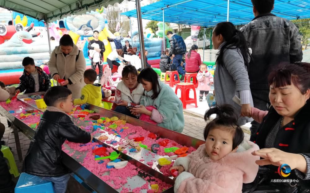 逛古镇 游公园欢欢喜喜过新年