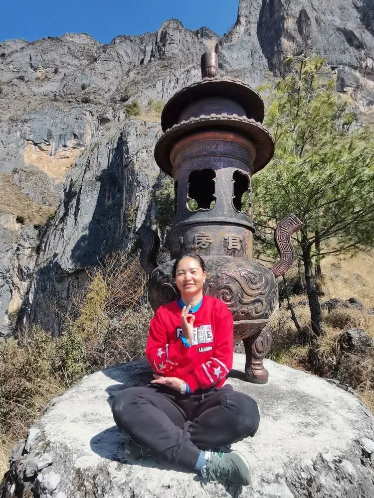 指南村|登顶东川小牯牛山——慈悲殿