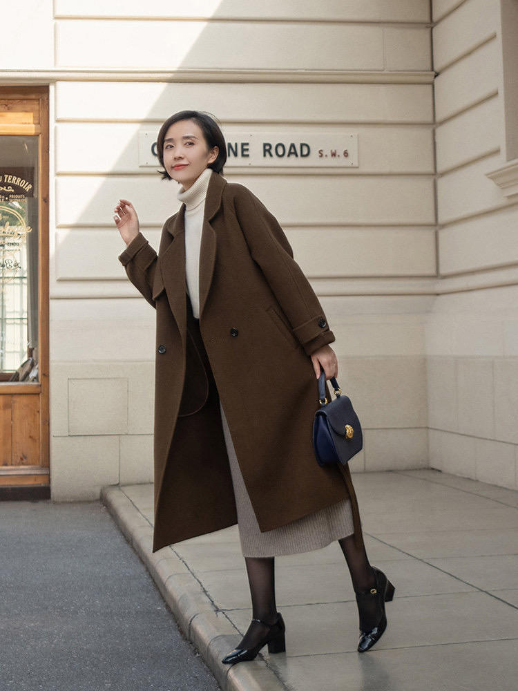 美女|漂亮妹妹都爱穿这3款大衣,不仅时尚大气,还能塑型,打造完美身材!