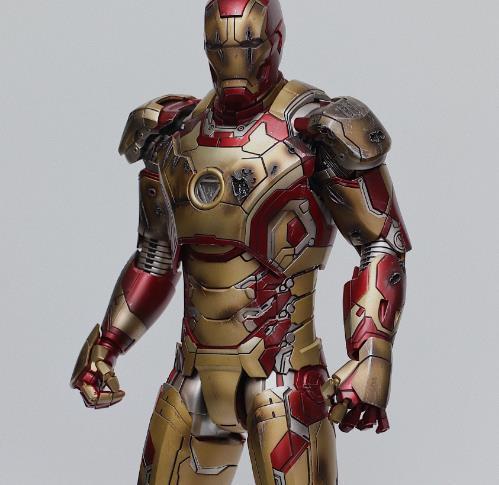 火烧|粉丝晒钢铁侠战损MK47手办,伤口宛如火烧,网友烟熏好评