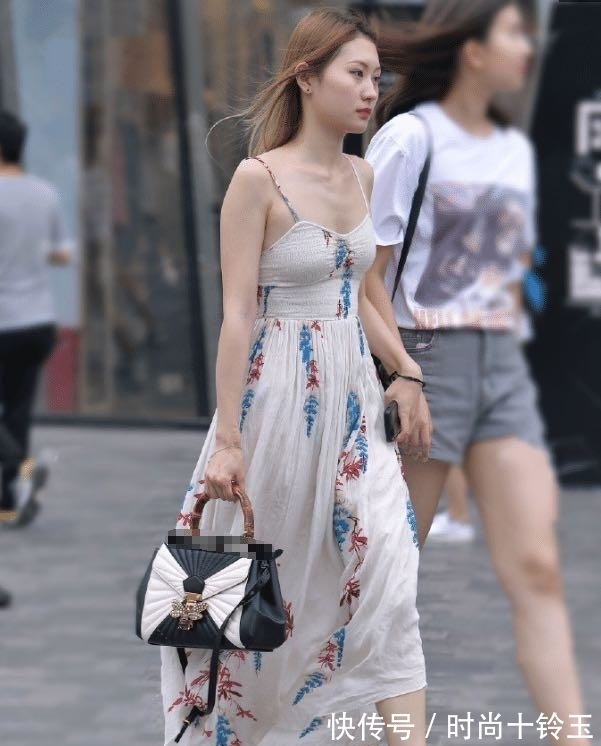 标准|姐姐是标准的淑女，这气质真的是太绝了，人群中真显眼