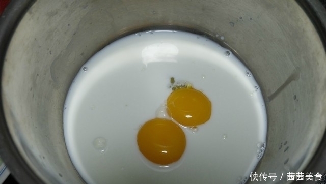 蓝莓酱|牛奶加玉米面,不用泡打粉,轻松做出香软早餐饼,一顿吃掉好几个