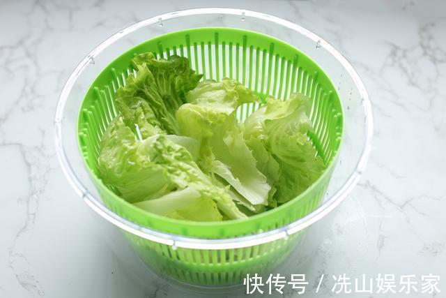 鸡胸肉又老又柴吃不下试试这样做，鸡胸肉鲜嫩多汁，成抢手货