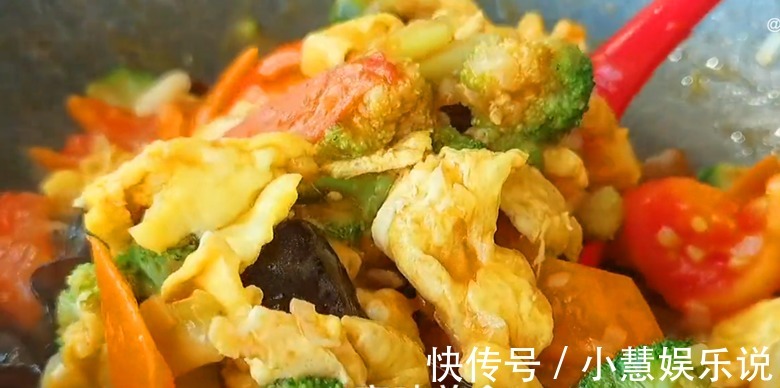 炒西兰花,最忌直接炒和焯水了,教你3招,脆嫩入味,营养不流失