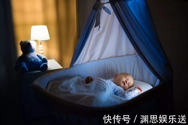 新生儿|新生儿“抱着睡放下醒”,不是因为抱得多,多半是这些原因在作怪
