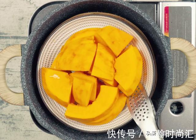 刀切馒头|脆皮馒头搭配南瓜牛奶羹，好吃的营养早餐，甜香味美，孩子特爱吃