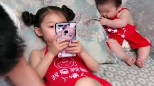 岔气|爸爸喂女儿吃西瓜,镜头转向儿子,网友笑岔气:儿子充话费送的吧