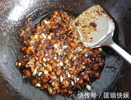 炸酱面|做炸酱面，放黄豆酱还是甜面酱？多数人做错了，难怪不香不好吃