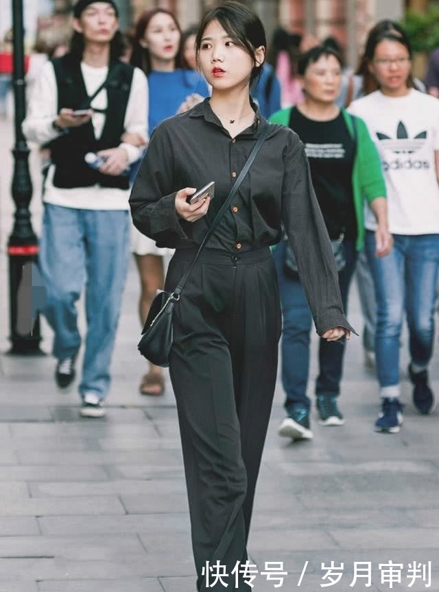 难以|街拍:性感的小蛮腰,让人难以转移视线