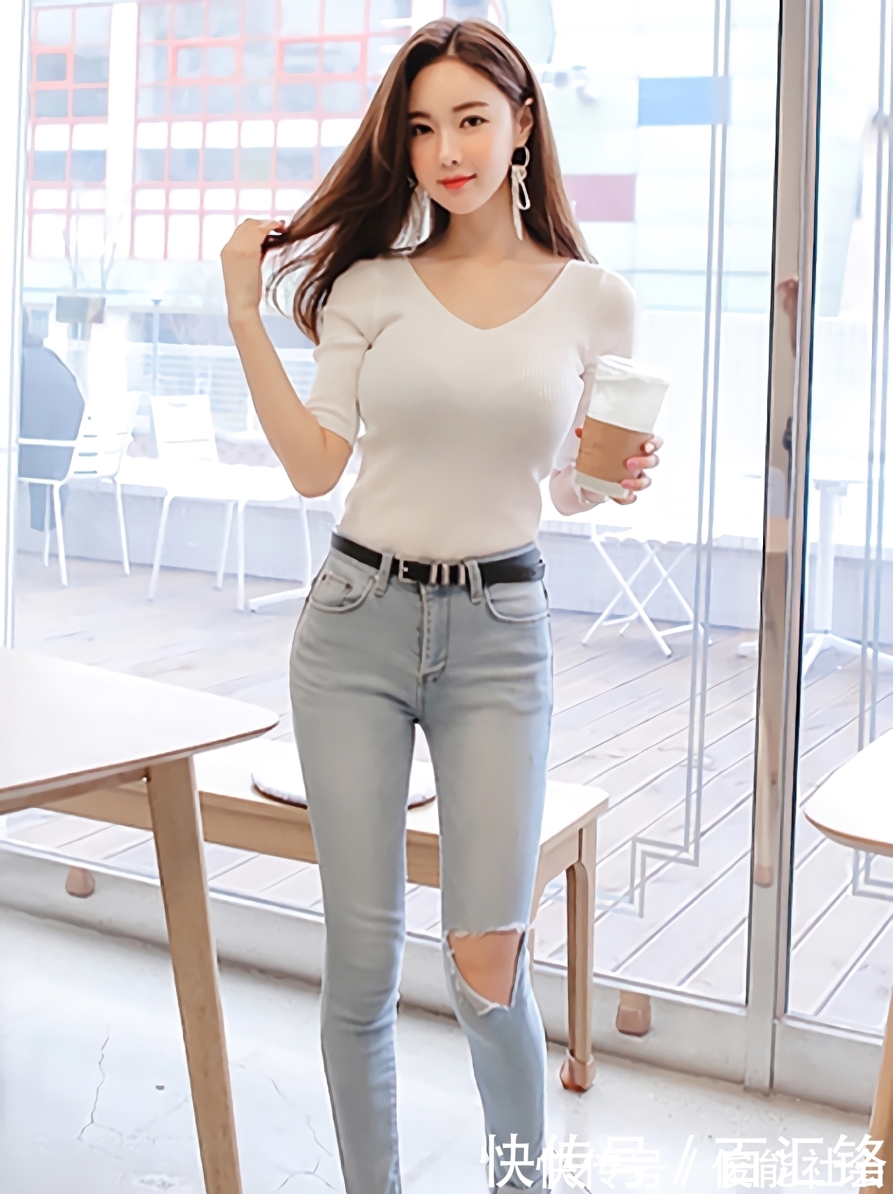 气质 小女人的气质怎么来?牛仔裤和好身材缔造出来!