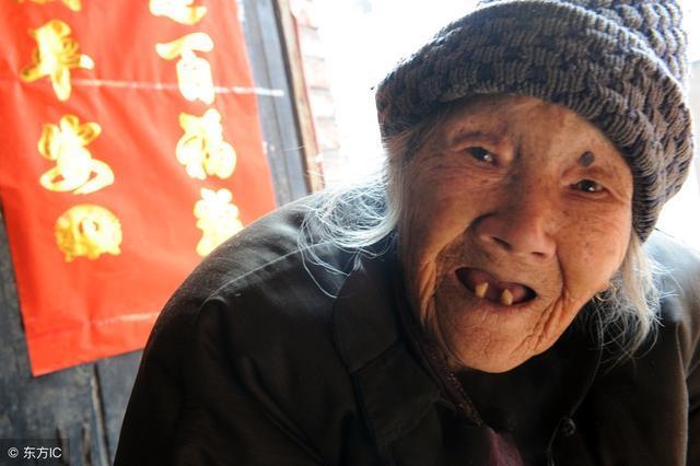 延缓衰老|113岁的老人喝酒打牌，她说长寿要养成5个习惯，但有1事她从不做