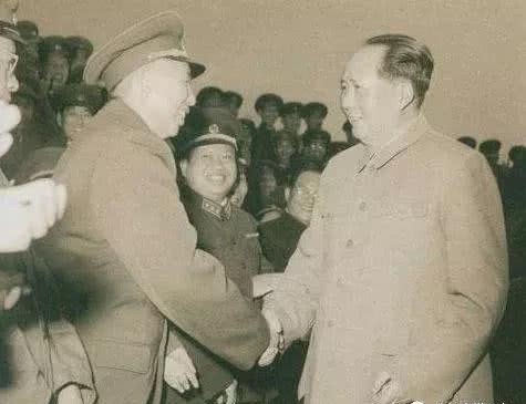 红军部队|红军首长前线作战，敌军总司令竟是亲兄弟，含泪下一命令后悔终生