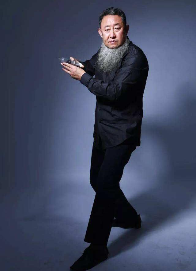  大师|射墨书法大师邵岩：注射器唤醒了我的第二青春，我还要“射”