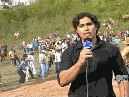 |搞笑段子王:严重追尾宝马全责,不知道记者还好吗?