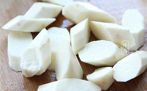 秋天进补，有条件要多喝这“四神汤”，全家都合适，胃口好吃饭香