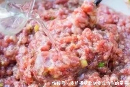 鲜嫩|爱吃肉馅饺子的朋友记住“盐水油”口诀，饺子鲜嫩多汁，比买的还好吃