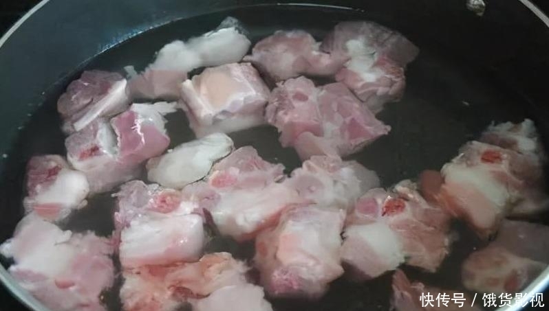  错水|为啥排骨焯水后变得又柴又腥？看完大厨的操作才明白，是用错水了