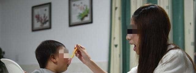 牙齿|6岁男孩长出“双排牙”,要一颗颗拔掉,妈妈自责不已,都怪我