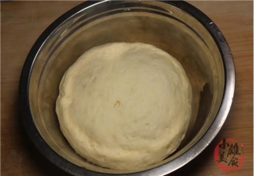 才知道，发面不用等几个小时，只需加一把，10分钟就发满盆，实用