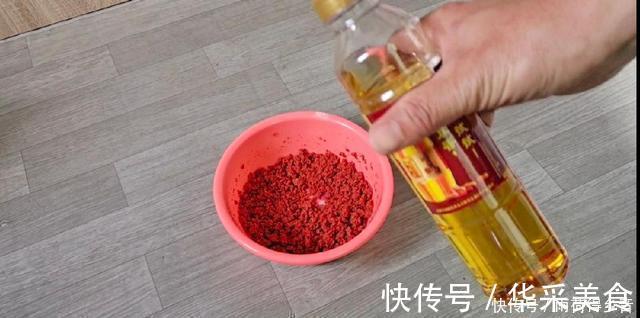 钓鲤鱼不需要太多料混合,配对这两种料,一年都不用换了