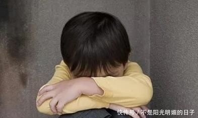 爸爸|孩子在幼儿园受欺负,回家哭诉,爸爸的反应让宝妈竖起大拇哥