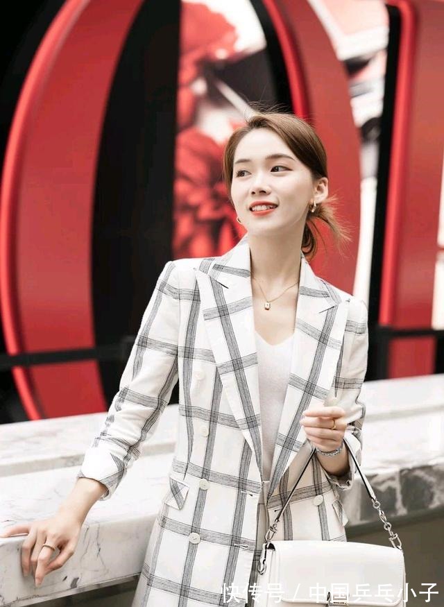 有气质 简约又精致的职场穿搭，会让整个人更加精神，甚至可以美成焦点