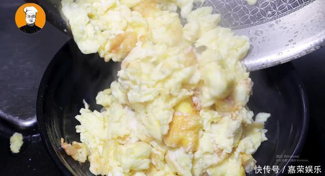 大厨教你韭菜炒鸡蛋正确做法,鸡蛋嫩滑,韭菜不老不出水,超下饭