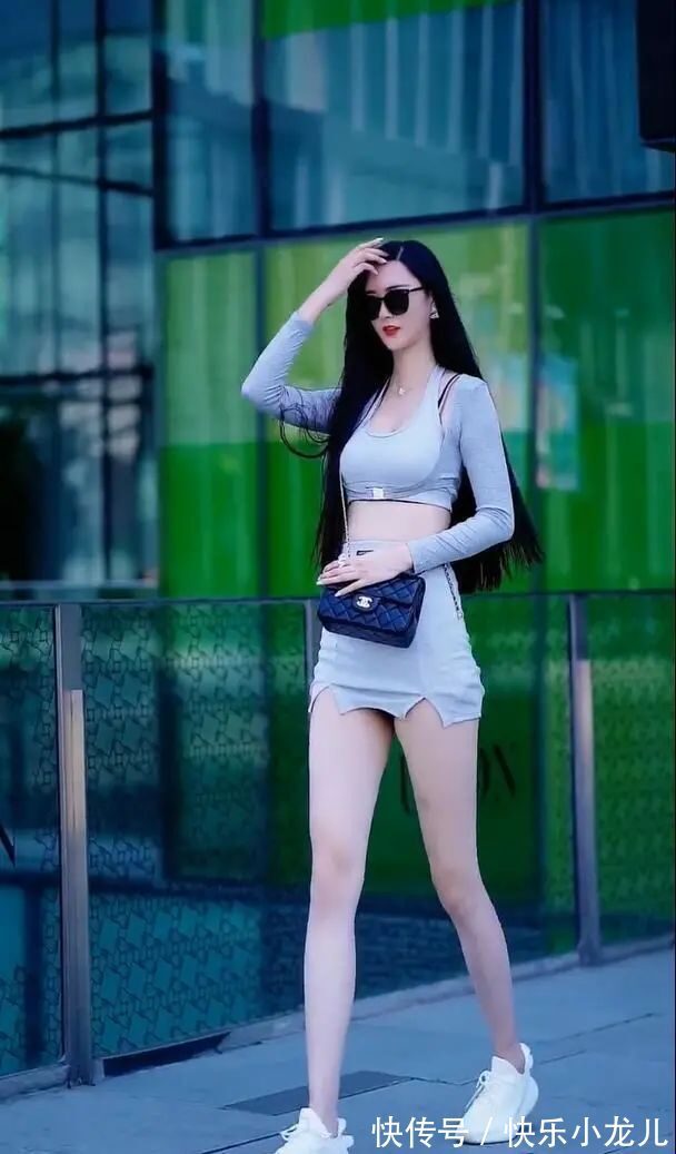 女人味 美女穿搭风格展现身高,行走在大街让人有一种高不可攀的女人味
