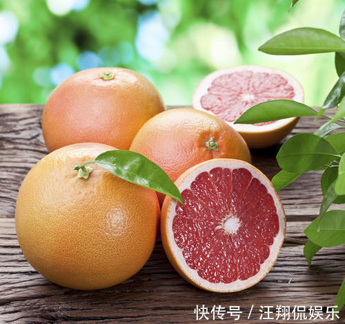 柚子该挑圆的还是尖的,农民朋友教你3个技巧,保证个个皮薄汁多