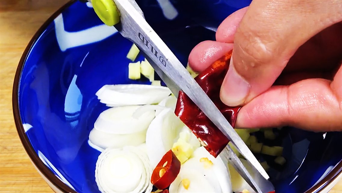 白菜炖粉条，直接下锅是大错！教你不外传的诀窍，做一锅都不够吃