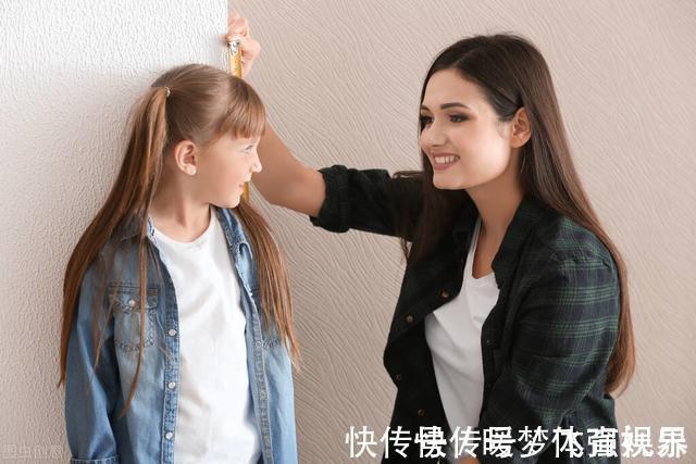 发育|女孩开始发育的症状有哪些?月经初潮后的终身高能不能预测呢?